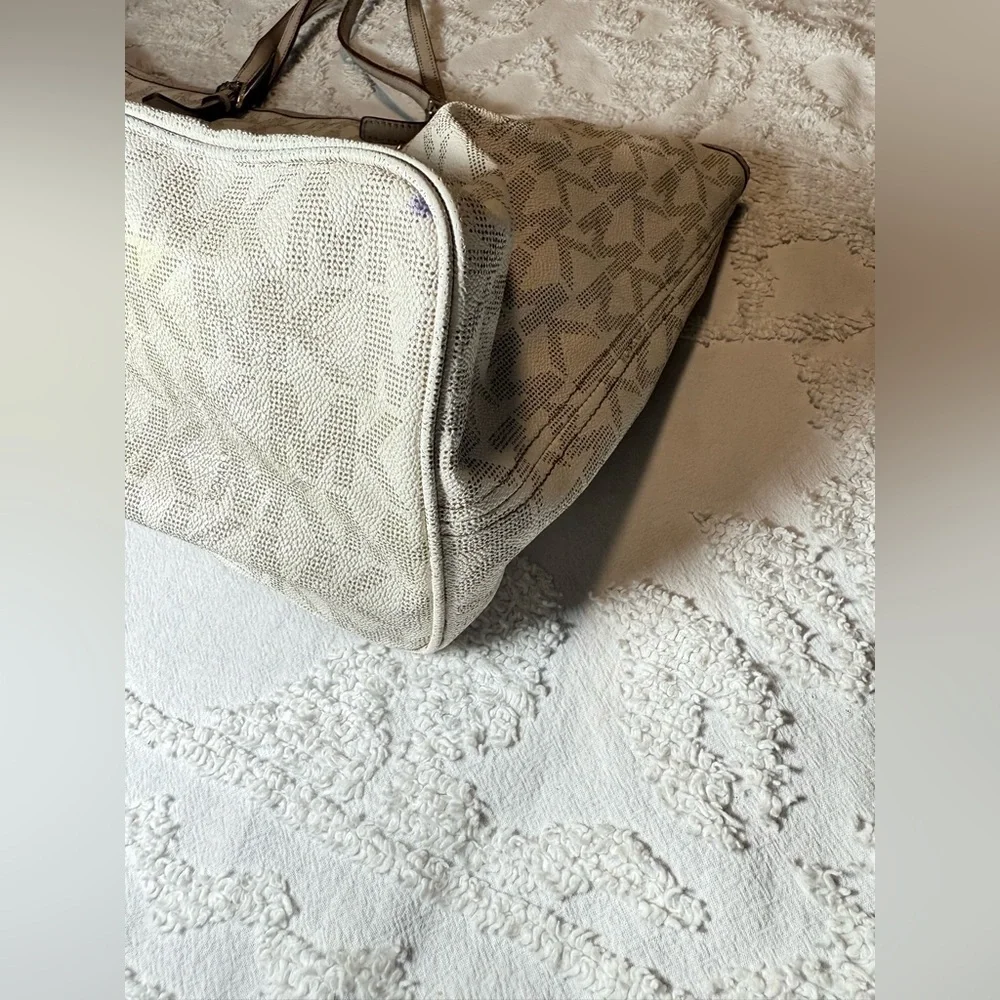 Michael Kors Cream Logo Tote Bag - Picture 7 of 11
